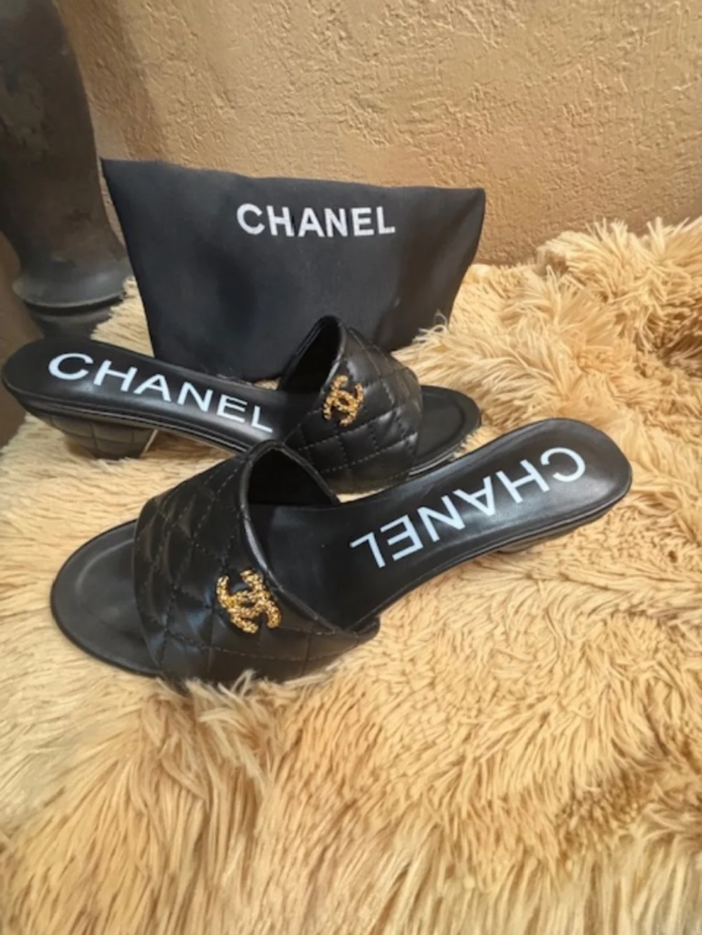 Chanel  Authentic  Rev women quilted mule slide sandal, Gold logo, with dust bag - Picture 2 of 6